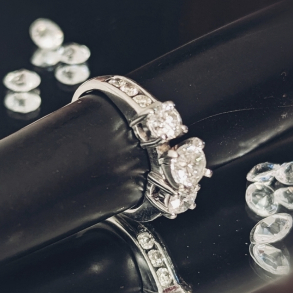 Offers??? Genuine  1.5ct real diamond ring. Kays